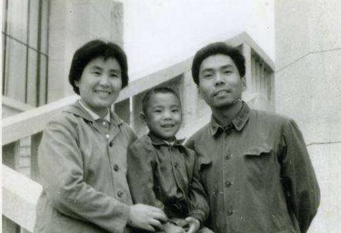 屠洪刚：她唱了一辈子歌没红，儿子却红遍大江南北，成为内地最好的歌手