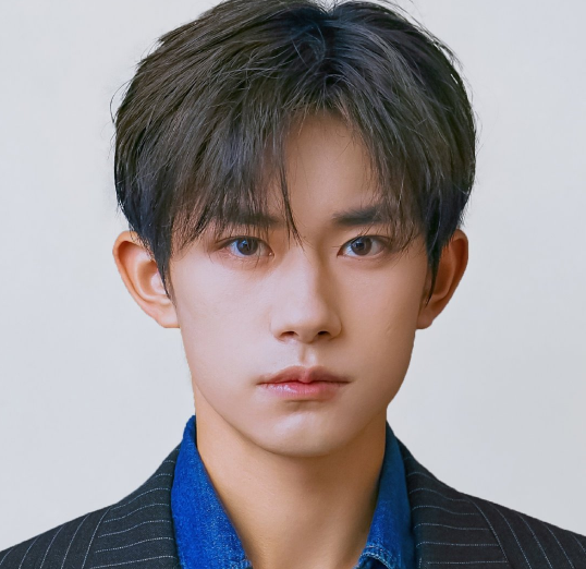 吴京|挤进主流圈？易烊千玺被曝新“电影资源”，或将合作吴京磨练演技