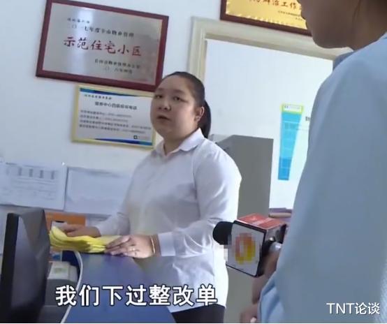 |女子新房装修，入户门却被邻居封死，邻居：敢动就拆你家房