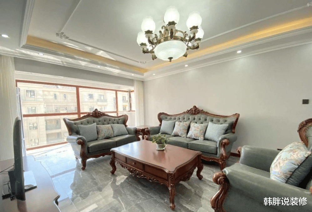 |135㎡简欧三居室，阳台打通并且装上落地窗，杂物房改成衣帽间