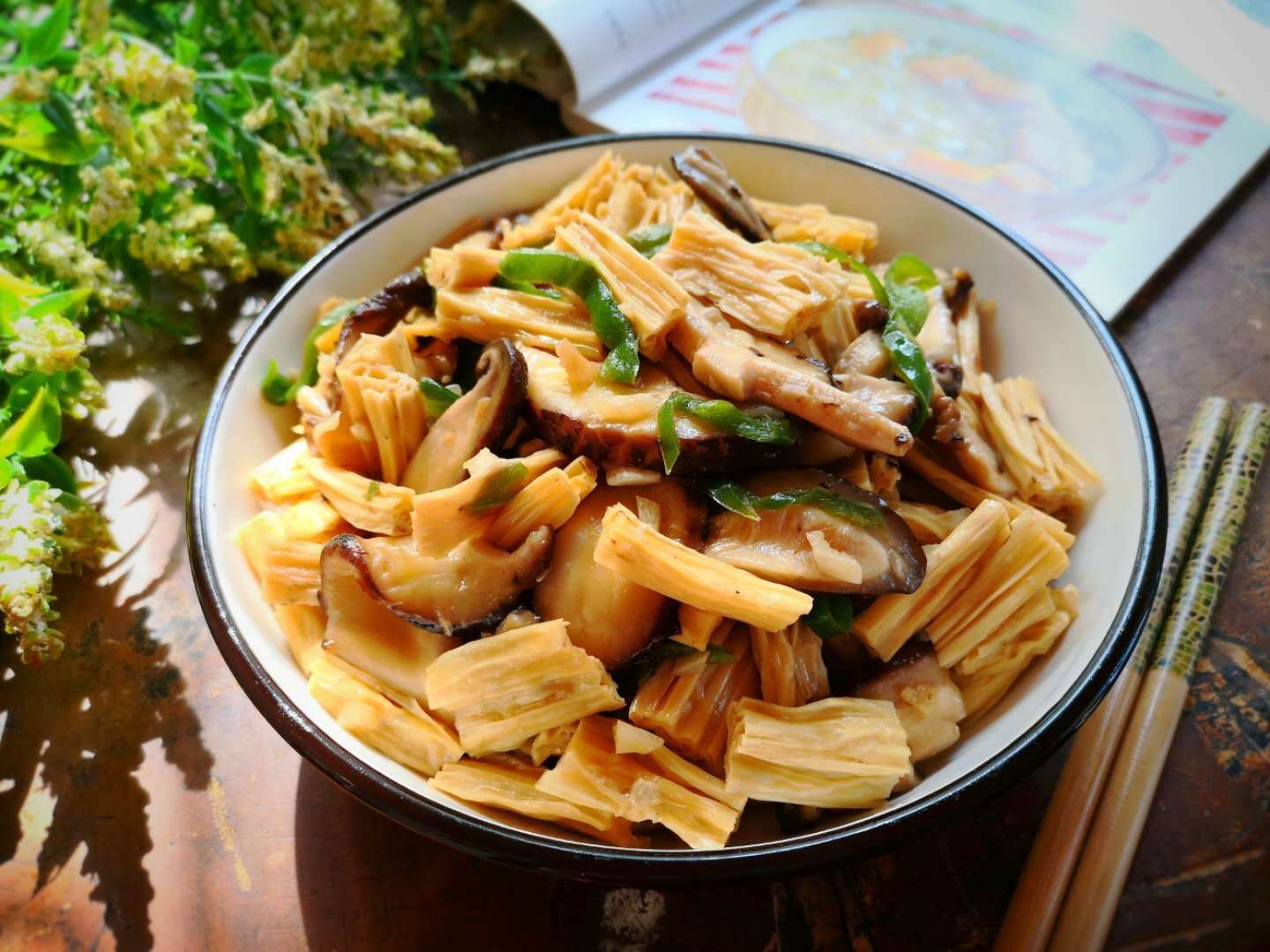 「香菇」孩子春天离不开的一道菜，补钙补铁又美味，我家三天两头做一盘！