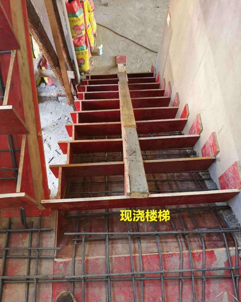 |砌楼梯踏步不加钢筋，豆腐渣工程？老师傅看后踏实了，不比现浇差