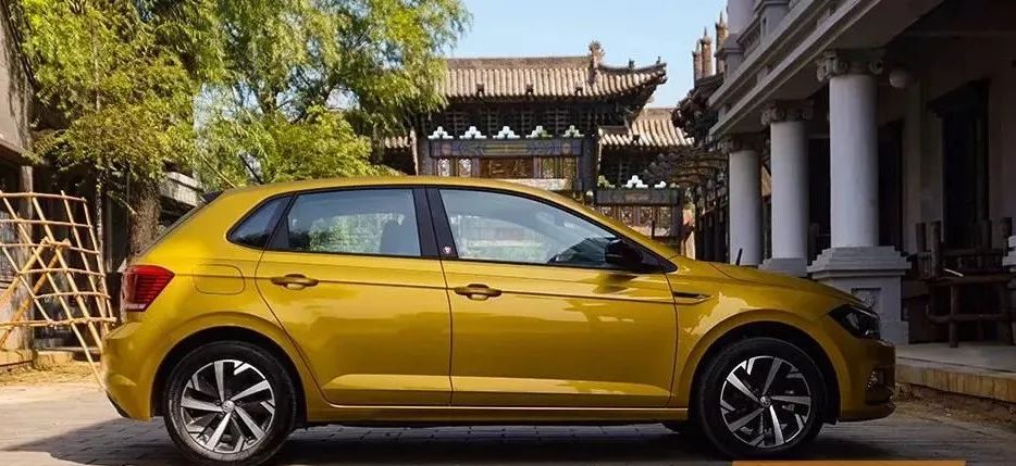 本田飞度|A0级车的较量，全新飞度对比POLO PLUS，谁才是真正的精品小车？