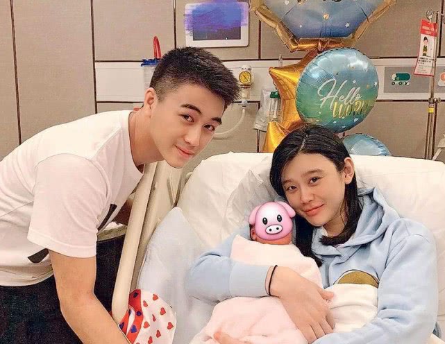 【何猷君】发生什么事？何猷君修改微博认证，不再使用赌王四房儿子身份