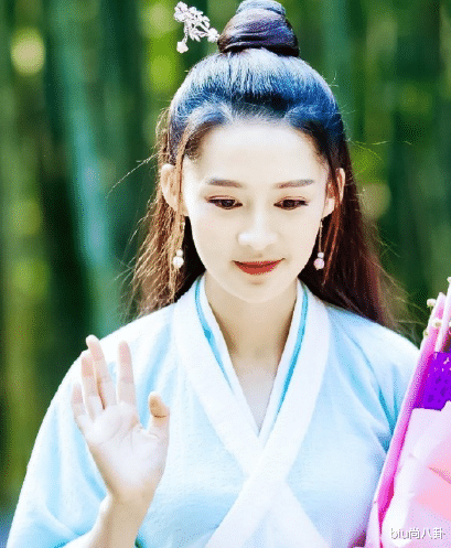 【娱乐圈】李沁挽手张若昀被“网暴”5天，拍戏不在状态，与黄景瑜隔一座山