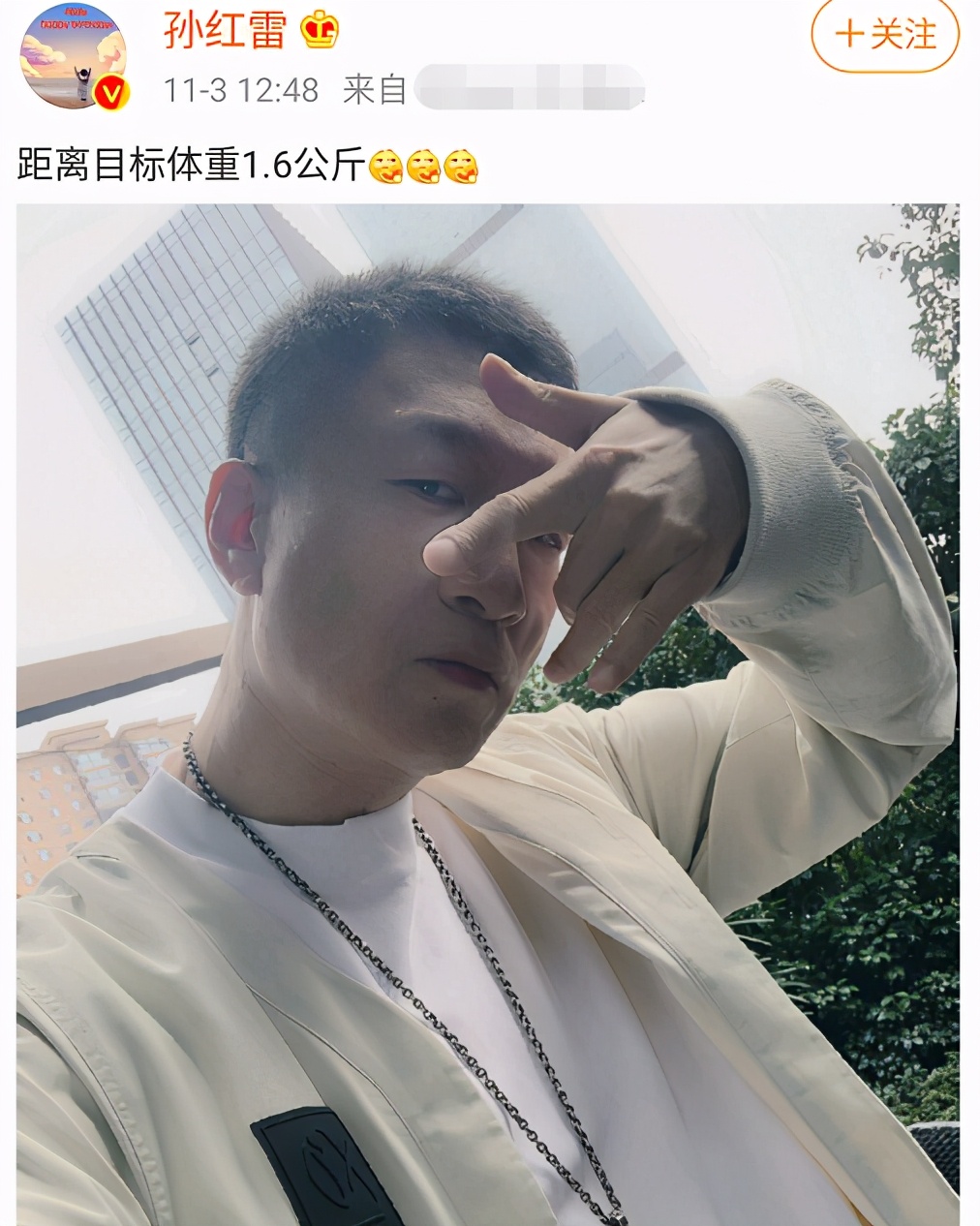 孙红雷|孙红雷罕见晒照暴瘦认不出，减肥后撞脸陈冠希，被指美颜滤镜太浓