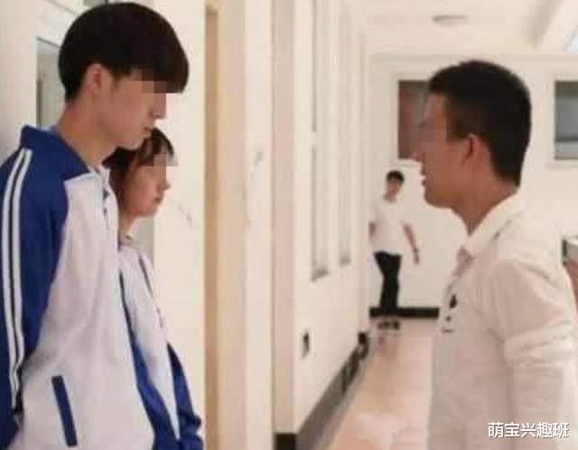 「早恋」初中生的“情书”走红，老师看完含泪给批语，网友：教科书级别