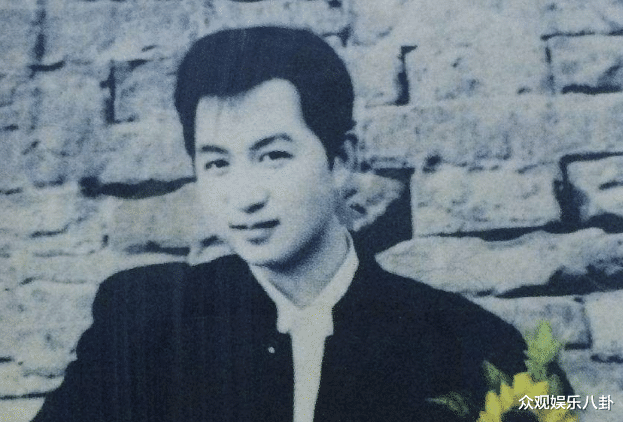 |他是霸气风暴高全能人物,脱颖而出,创造奇迹般的才华十分洒脱