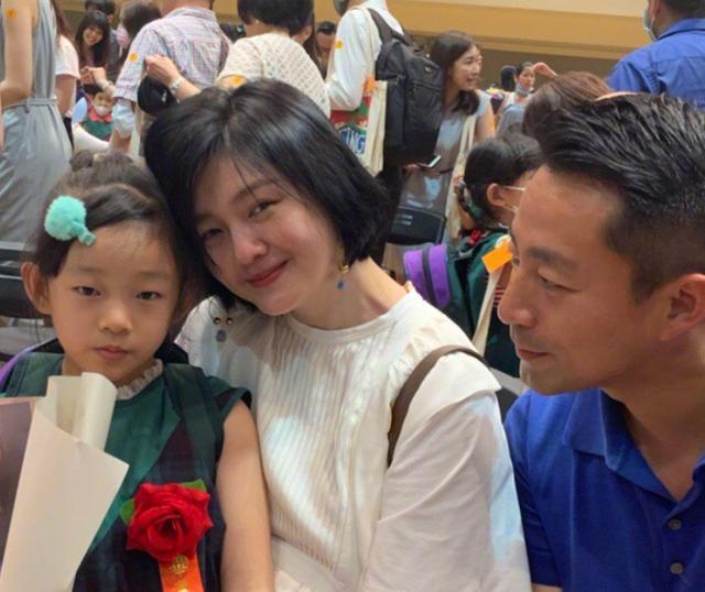 短发|大S也难逃发福，胖回来全身都是大妈味，还剪了这种显老的短发