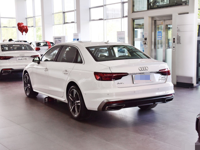 奥迪A4L|奥迪A4L给出“亲民价”，起售24.46万，没有理由再买亚洲龙了