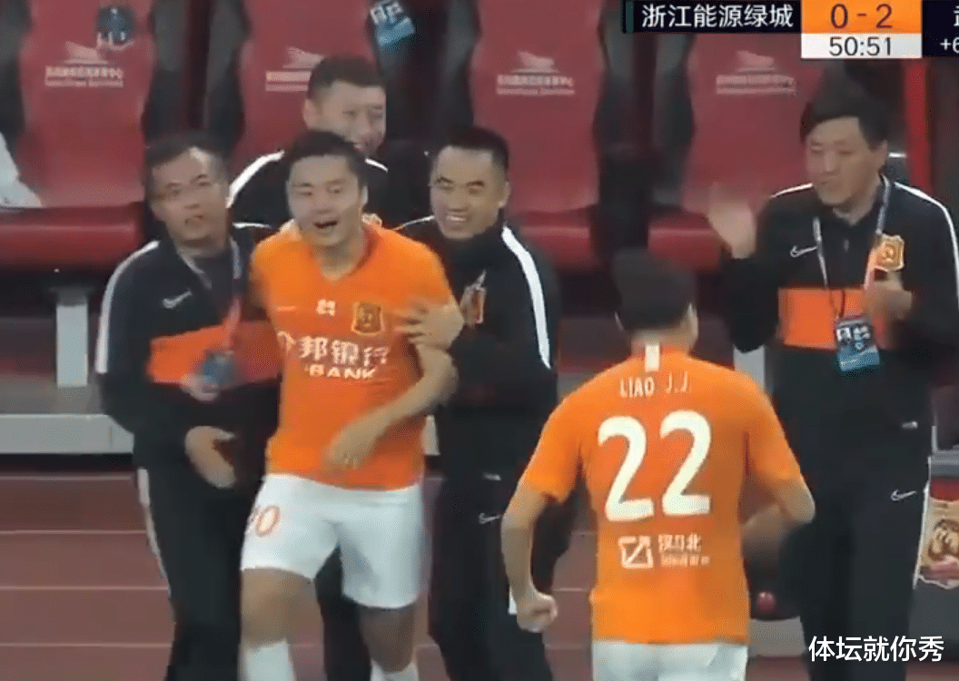 中超|从2-0到2-2！98分钟点球绝平，中超保级现神剧本，2选1赛制太残酷