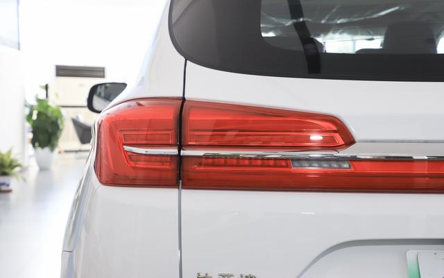 「SUV」了不起的“中国造”，车内静如深海，底盘稳似德系，月薪4000可买