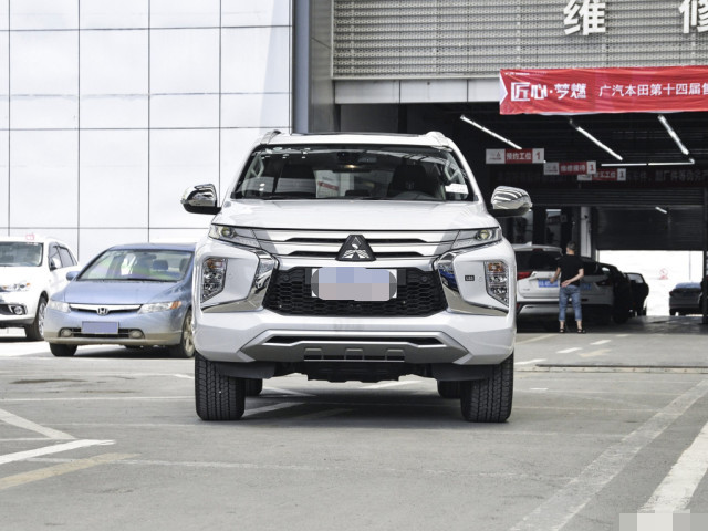 三菱帕杰罗|帕杰罗优惠5.5万,提车只需22.48万,这车不比汉兰达强?