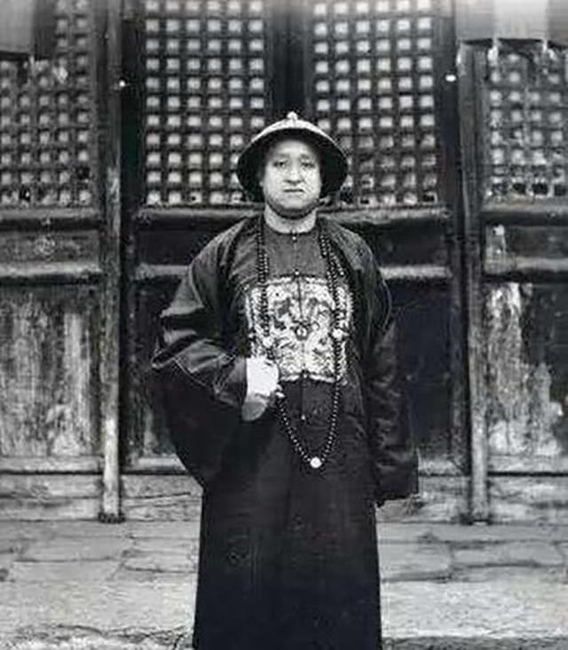 ：中国传奇遗腹子: 出生前军队守卫产房, 出生后国家鸣13响礼炮庆祝