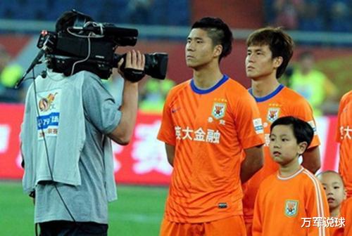 『崔康熙』崔康熙点明国足不强原因，用人强过里皮，李铁如能学习国足会更强