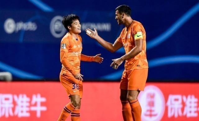 山东鲁能|涉及卓尔鲁能!专家评争议:纳霍尔进球无效正确!段刘愚进球有效