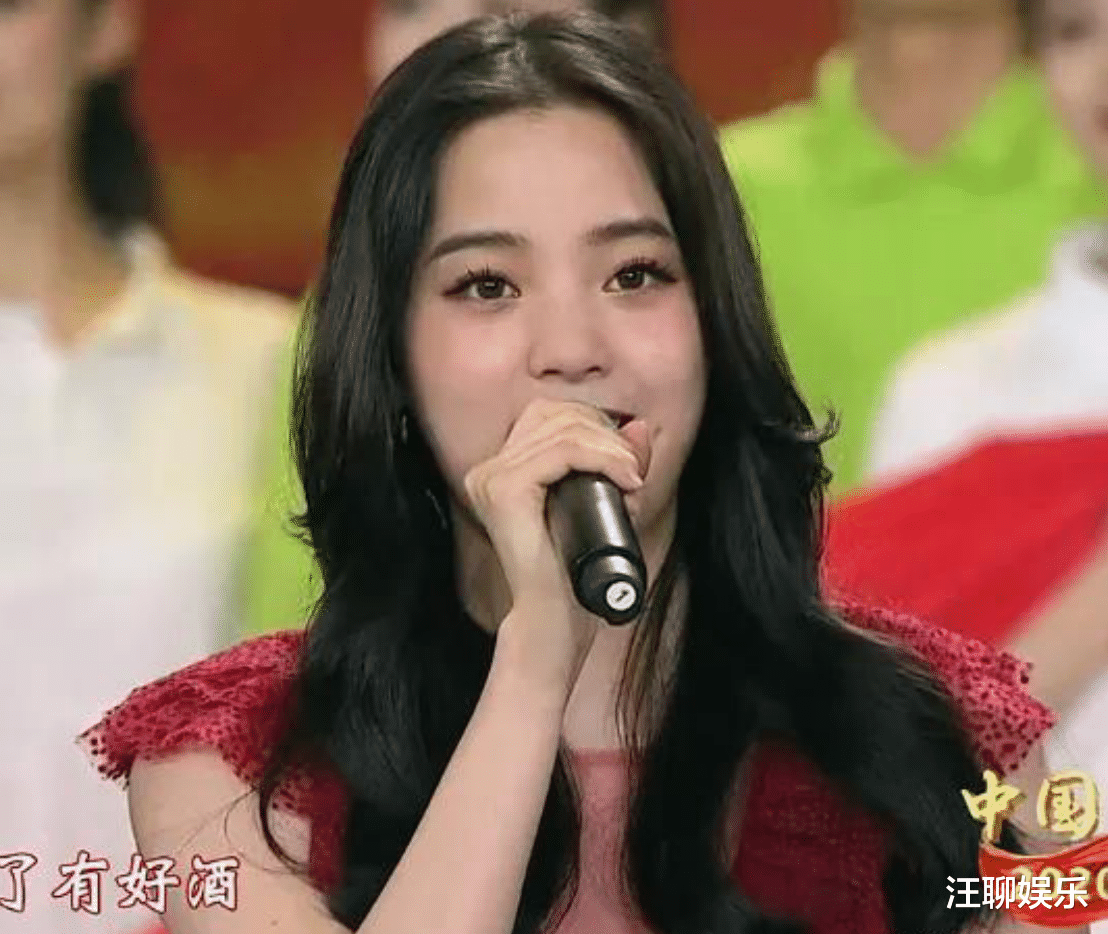 迪丽热巴|国庆晚会：热巴颜值下滑，易烊千玺发腮明显，央视镜头下无所遁形