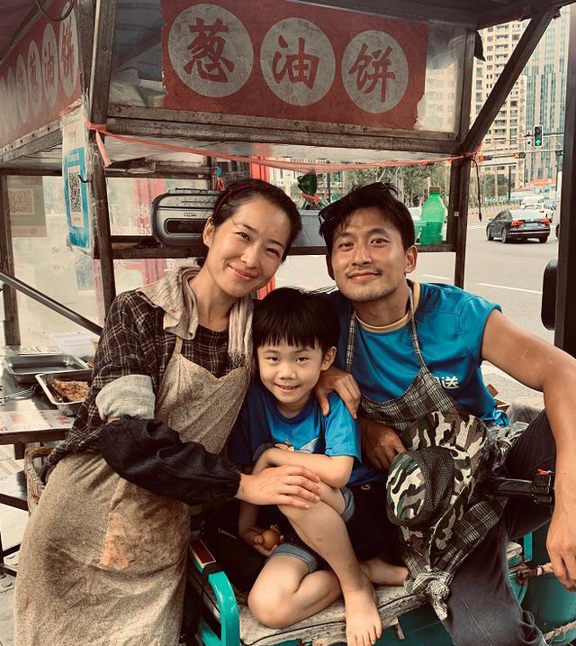 三十而已|三十而已：记得片尾“葱油饼夫妇”吗？以为是群演，了解真身份懵了