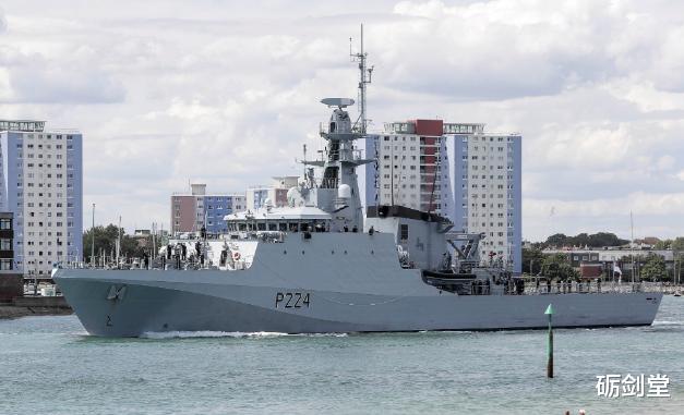 英国海军|日不落已日沉大西洋：英军新式军舰出海9天趴窝，又是动力故障
