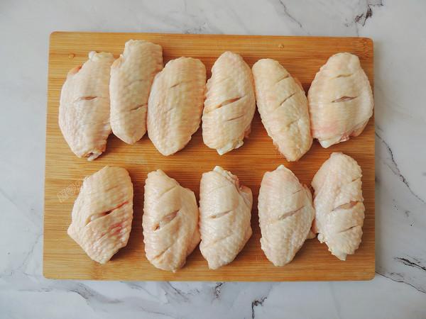 [鸡翅]鸡身上最脏的部位，里面含大量重金属，白送都不要，很多人不知道