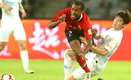 郜林|下狠手了!深足四连败后终于开始拿球员开刀,郜林主力位置将难保