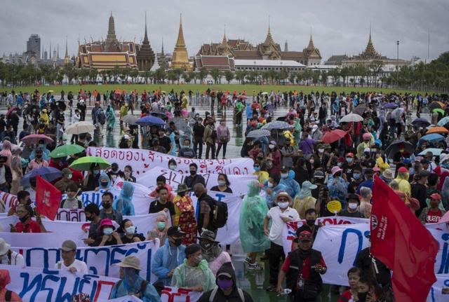 該來的終歸在劫難逃！曼谷宣佈陷入緊急狀態，泰國王室搖搖欲墜-圖3