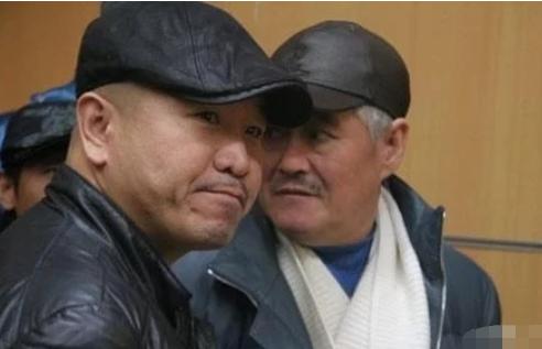 刘能|王小利惨遭换角后，谢广坤面露喜色直播捞金，无意暴露\刘能换角\内幕？