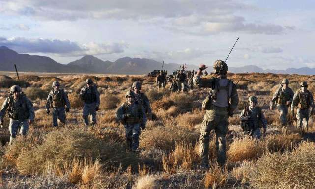 「美军」美军已不再收敛，7个作战旅直接杀向海外，真正目标只有这两国