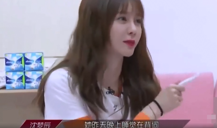「姐姐」王霏霏早起背歌词，沈梦辰梦中惊醒压力大，被姐姐的上进心刺激了