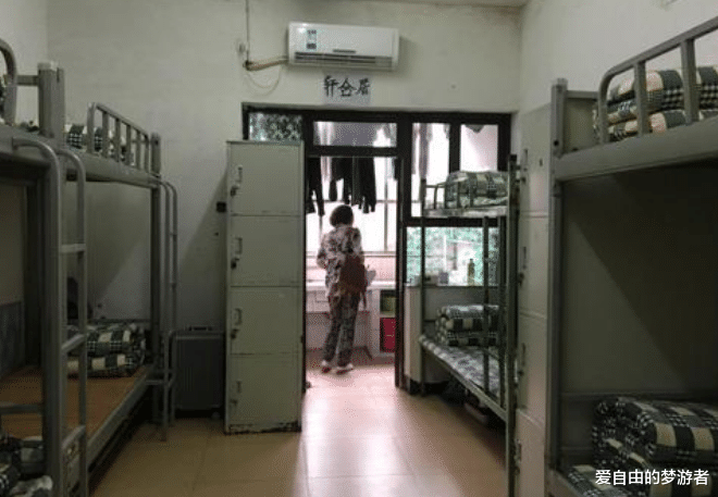 爱自由的梦游者 四川一幼儿教师和同学在学校宿舍身亡，学校：煤气中毒