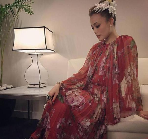 「」容祖儿晒出自己在香港的家，起码价值一个亿，如今活出少女范