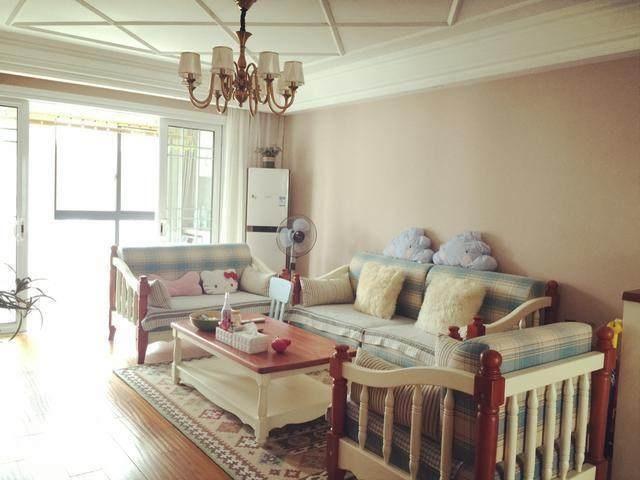 |去了趟闺蜜刚入住的新家，头一次看到梳妆台在阳台，创意很独特