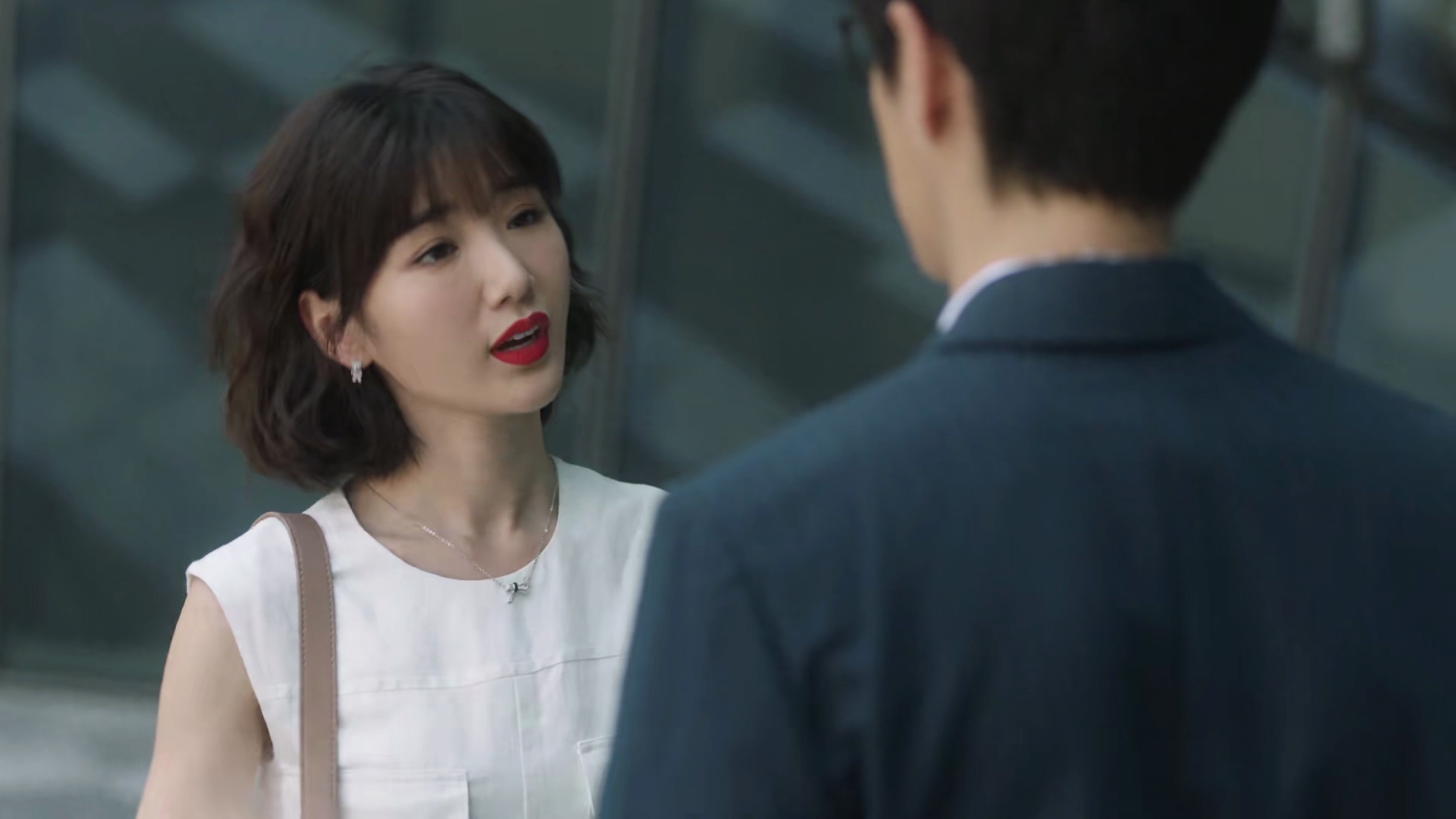 钟晓|《三十而已》她不起眼却最可怕,不知不觉中,破坏了钟晓芹的婚姻