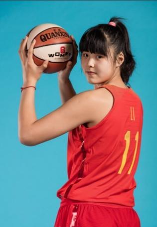 女籃|最萌中鋒李月汝帶隊奪冠，巴特爾會給內蒙古女籃多少奪冠獎金？