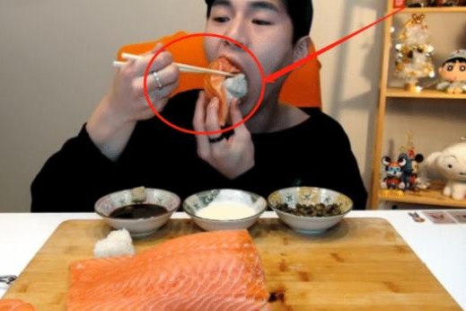 【三文鱼】大胃王吃50斤“三文鱼”，以为很能吃，切开后露馅，网友：取关！