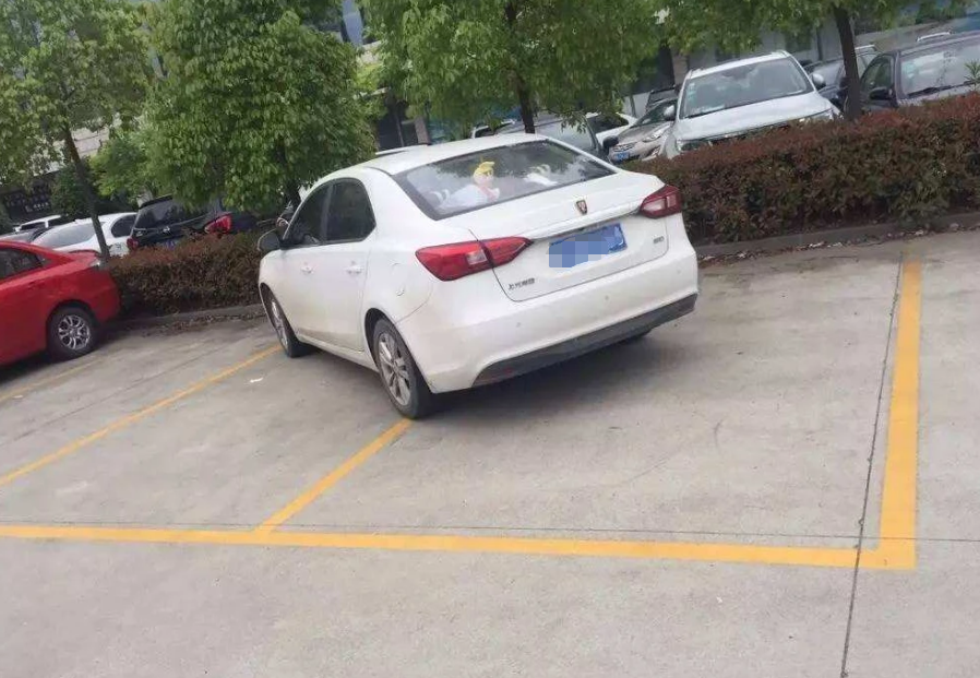 |车位屡被霸占,业主想出锦囊妙计,花2千让他3年开不了车