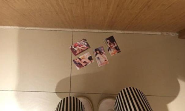 旅游业|旅游住酒店,为何不要理睬门缝中的“小卡片”?保洁阿姨说出内幕