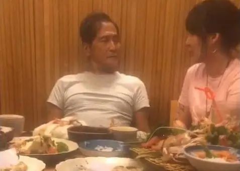 齐秦|齐秦小24岁妻子：长相秀丽家境殷实，比齐秦私生子仅大一岁