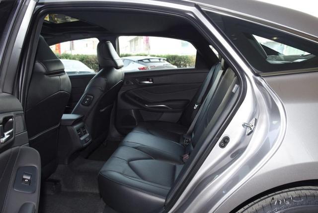 亚洲龙|丰田亚洲龙:我好难挺,降了1.5万了,跌不动了