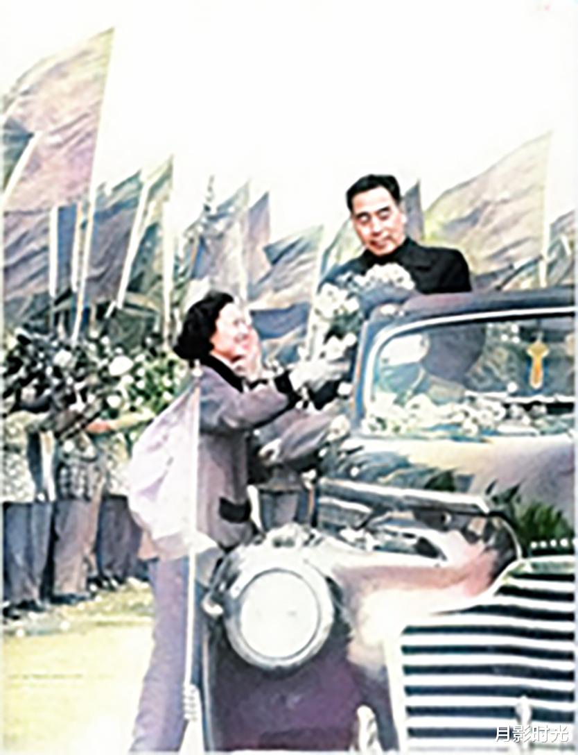 党史|毛主席玩扑克牌，周总理看钓鱼比赛，江青拍摄的庐山仙人洞，或许您第一次见