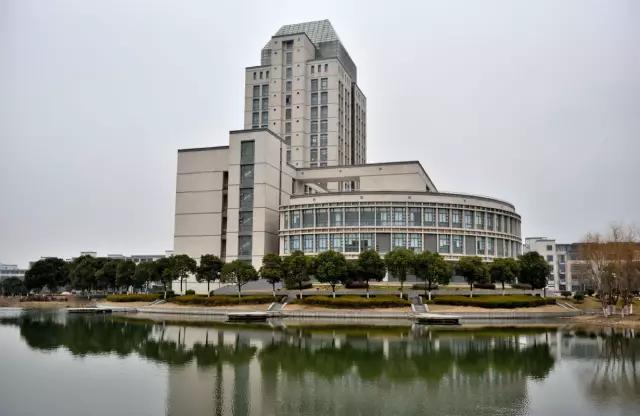 专业课▲艺术生如何抉择？是选艺术类专业院校还是综合类非艺术院校呢？