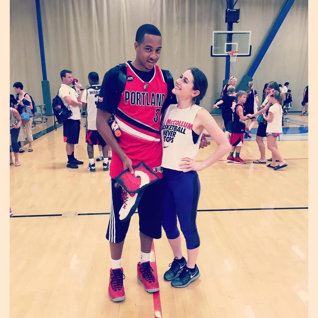 #学霸#曾经只有1米57的NBA球星！不仅拿到了3年1亿合同，还撩到学霸老婆