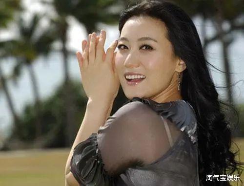 春晚|她是国家一级演员，上过12次春晚，老公还是大名鼎鼎的人物！