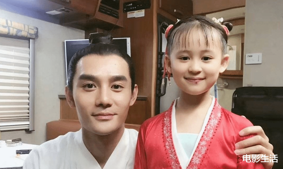 朱一龙▲《清平乐》里和王凯搭戏，戏外为朱一龙唱应援曲，小徽柔可爱出圈