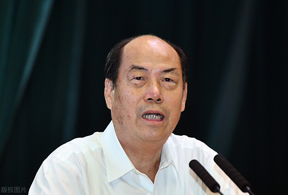 中国首富|中国首富80后女接班人：她是宗庆后独女，她有3个姐弟她有弟弟