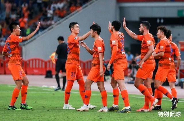 山东鲁能:足协送人情?鲁能恐拿第五冠,名记:中超新赛季在变动,球迷炸裂