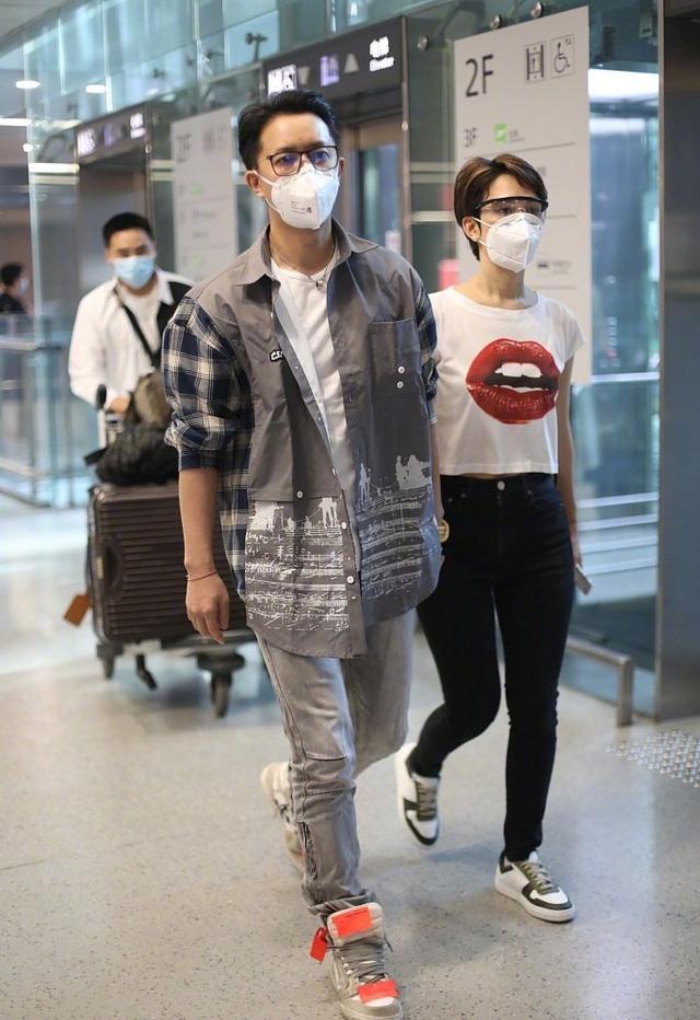 「卢靖姗」穿情侣装过时了!剪情侣发型才更真爱,看卢靖姗、韩庚就知有多飒