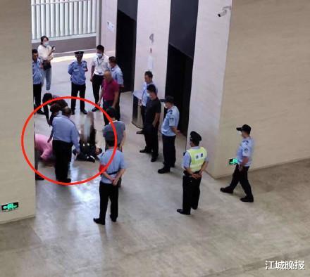 王雨磊|华南理工教授侵犯女学生？30岁当教授自称后浪，曾上电视大谈学术