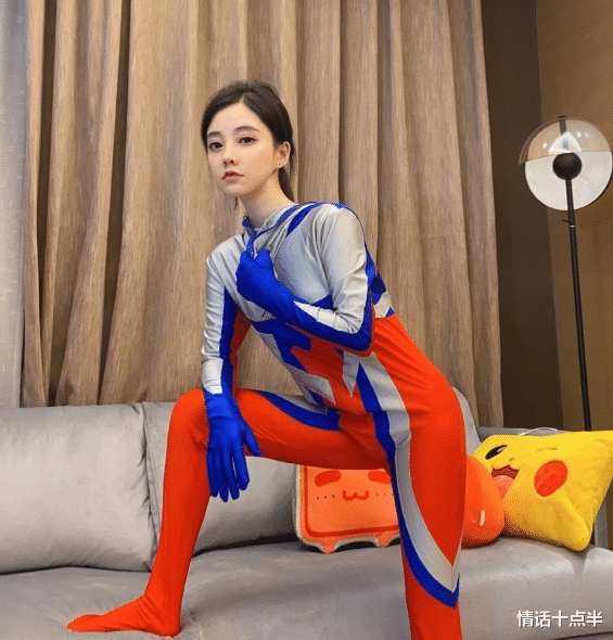 「冯提莫」冯提莫在直播间cos奥特曼，完全的颠覆认知，最美奥特曼来袭！