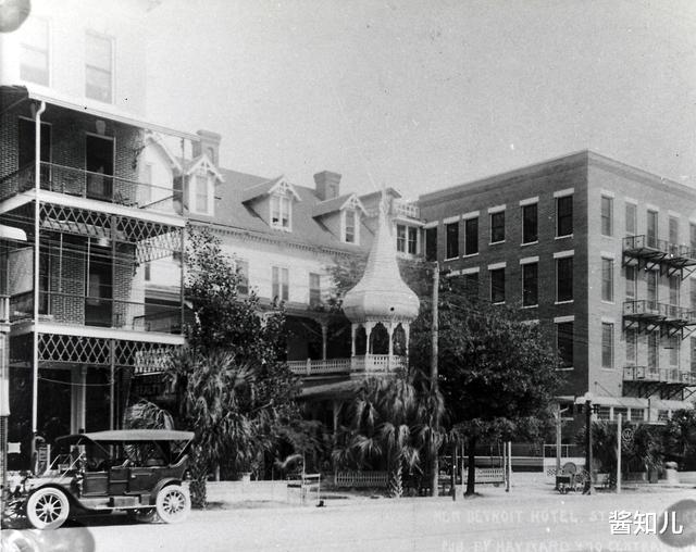 |美国酒店在墙后发现隐藏100年电梯，安装时中国刚打完甲午战争